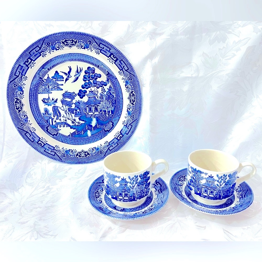 - 6 PC Churchill Blue Willow England set of 2 Dinners 10.5”, 2 Cups, & 2 saucers